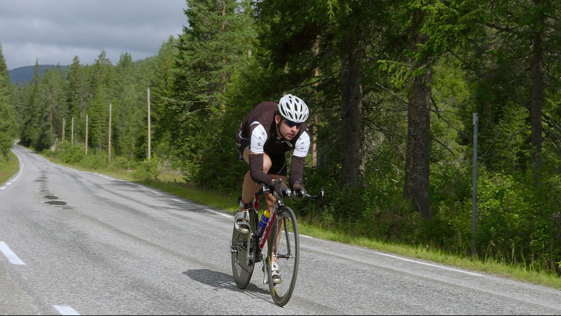 田径赛场焦点!美国队对阵荷兰队,爆冷逆转,黑马强势击败劲敌