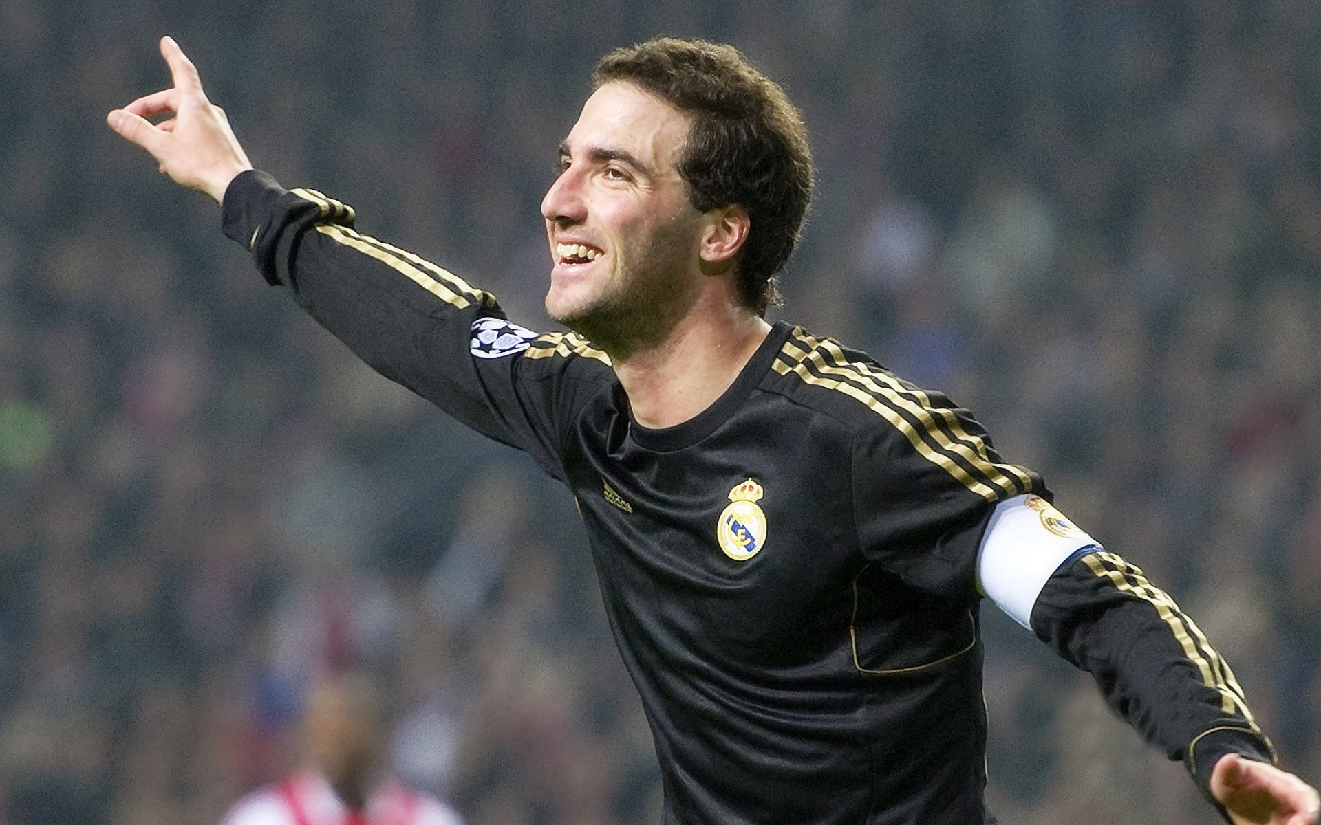 又见绝平!上海海港与波尔图鏖战至终场,詹姆斯读秒救主